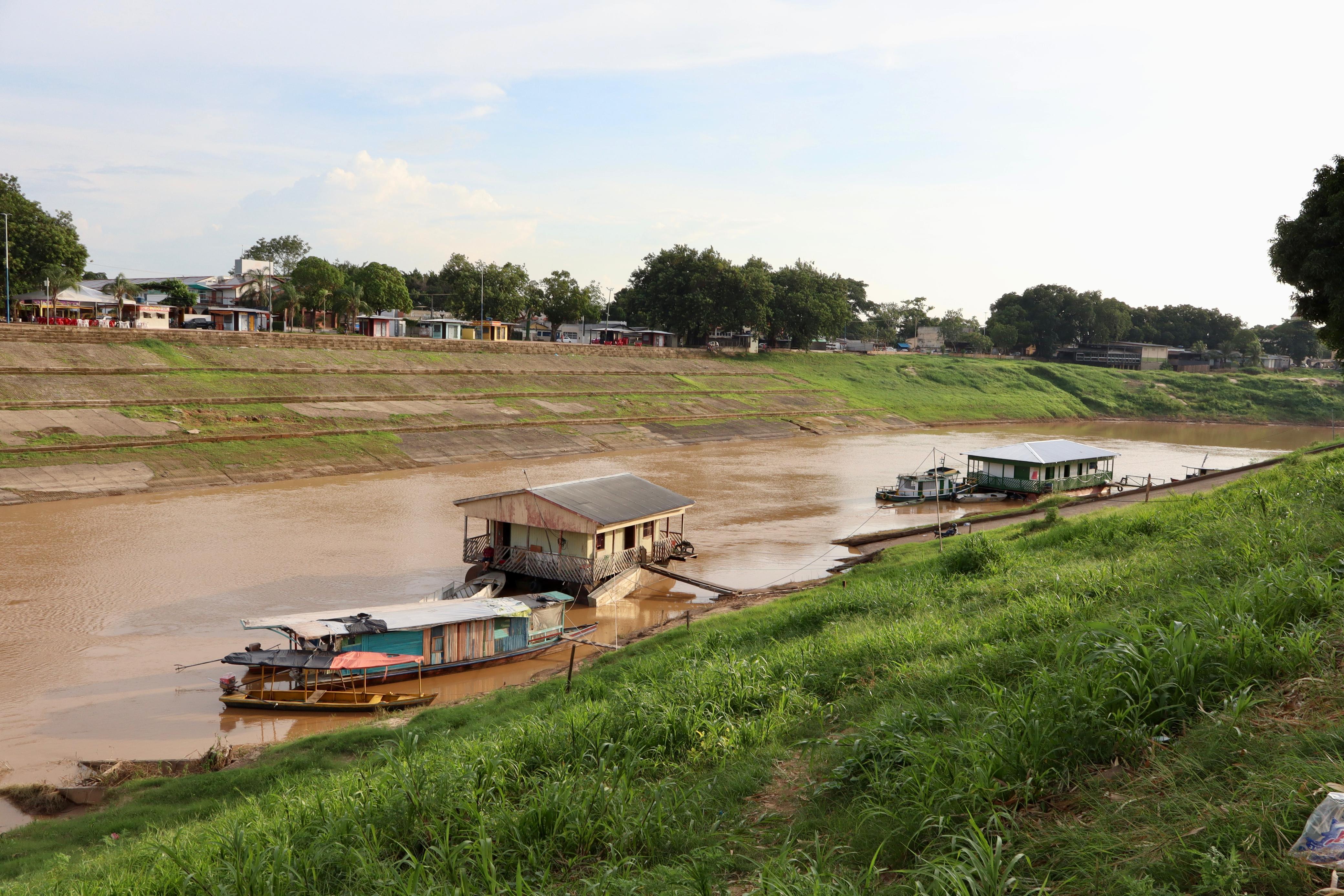 Nível do Rio Acre continua baixando e se aproxima de cota de 2 metros em Rio Branco; manancial recuou 30 centímetros nas últimas 24 horas